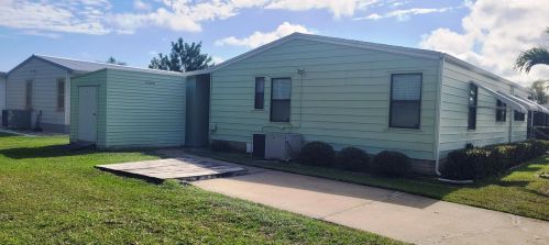 560 Natalie Dr, Fort Pierce FL 34952-7903 exterior