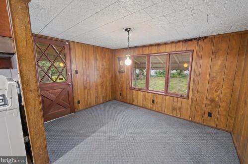 5 Fogarty Dr, Trenton NJ 08619-4320 exterior