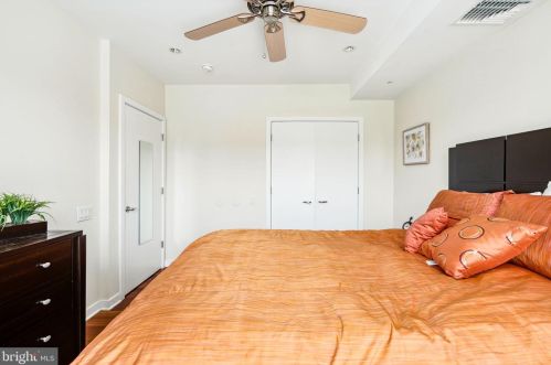 1433 Bainbridge St, Philadelphia PA 19146-2121 exterior