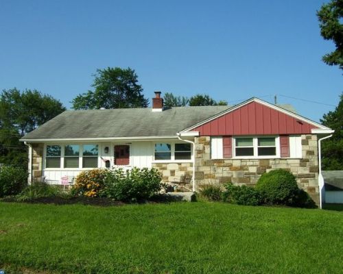 220 Gerald Dr, Chester, PA 19014-1717