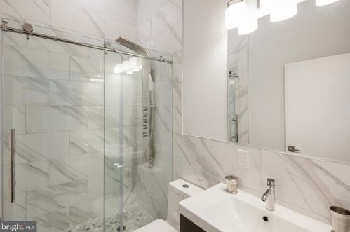 2120 Franklin St, Philadelphia PA 19133-2107 exterior