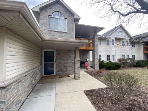 4851 Maple Leaf Cir, Milwaukee WI  53220-2784 exterior