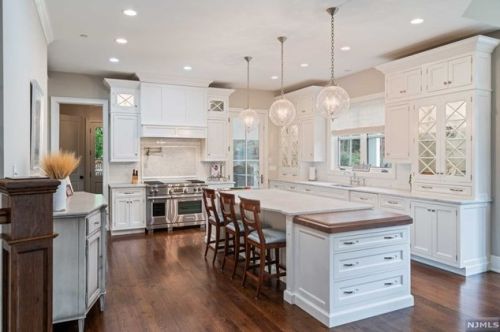 32 Ackerman Rd, Upper Saddle River NJ 07458 exterior