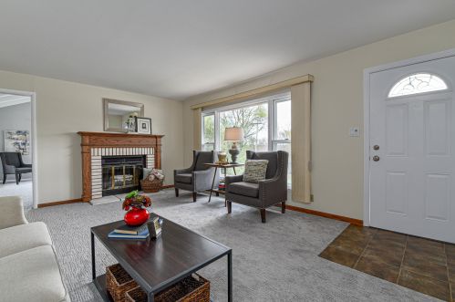 11709 Potter Rd, Milwaukee WI 53226-3658 exterior