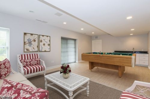 10 Baxter Ln, Town Center NJ 07052-1429 exterior