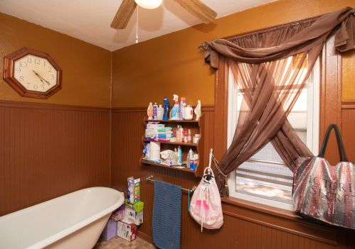 1261 36, Milwaukee WI 53215-1437 exterior