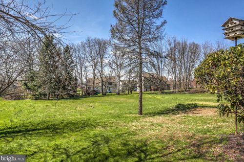 28 Eastland Dr, Lancaster PA 17602-4105 exterior