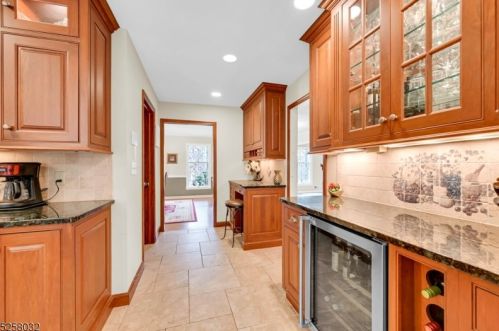 28 Chester Woods Dr, Chester NJ  07930-2828 exterior