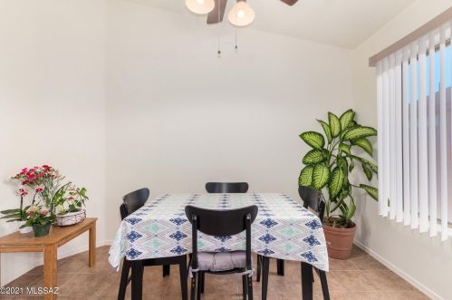 2425 Calle Sierra Del Manantial, Tucson AZ 85706-5052 exterior