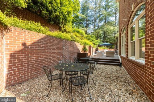 1941 Valleywood Rd, Mc Lean VA  22101-4931 exterior