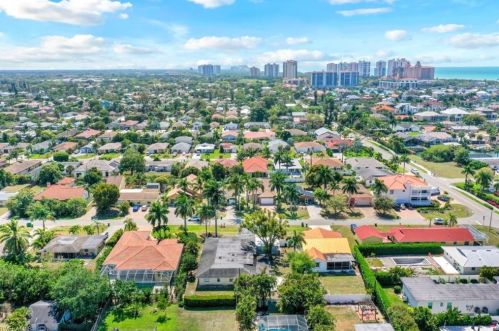 517 100 Ave, Naples FL 34108-2235 exterior