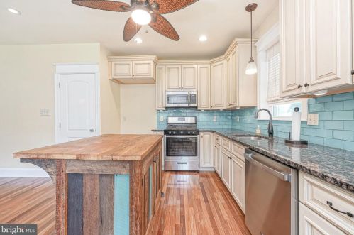 7017 Glenloch St, Philadelphia PA 19135-2223 exterior