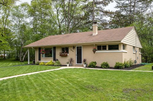 8934 Seneca Rd, Milwaukee WI 53217-2331 exterior