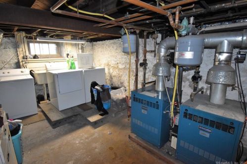 39 Clinton Ave, Norwalk CT 06854-1527 exterior