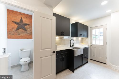 1906 Lawrence St, Philadelphia PA 19140-2406 exterior