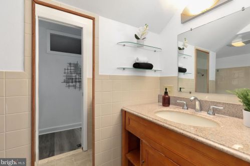 13763 Travilah Rd, Rockville MD 20850-3532 exterior