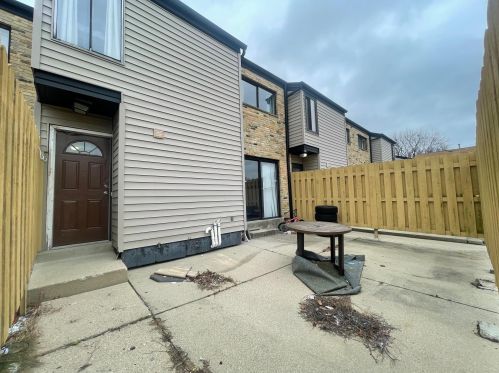 6558 Bourbon St, Milwaukee, WI 53224-5115