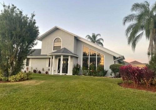 843 Thornhill Dr, Fort Pierce, FL 34983-4037