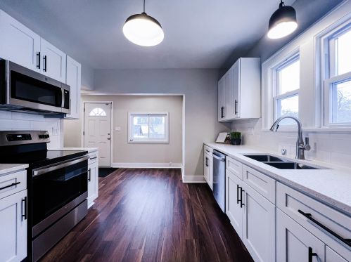 122 Norwich St, Milwaukee, WI 53207-4316