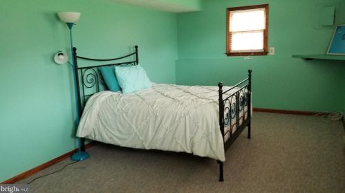 26 Acres Dr, Trenton NJ 08690-3915 exterior