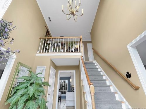 11 Lacey Ln, Norwalk, CT 06854-1116