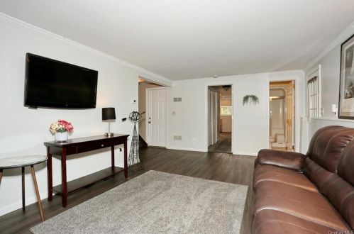 574 Millburn Ct, Valley Cottage NY 10989-1420 exterior