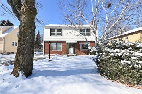 2637 51st St, Milwaukee, WI 53219-3226