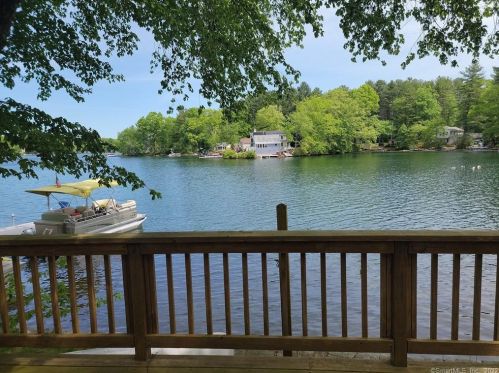 8 Arnold Ln, Killingly CT 06241-1515 exterior