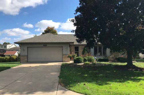 4360 Crest Creek Ct, Wyoming, MI