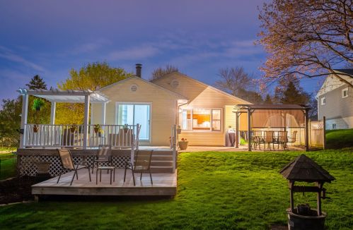 11709 Potter Rd, Milwaukee WI 53226-3658 exterior