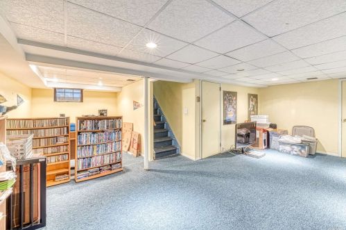 42 Larry Dr, Commack NY 11725-3326 exterior