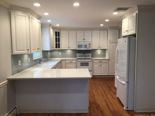 50 High Pt Rd, Westport CT 06880-3905 exterior