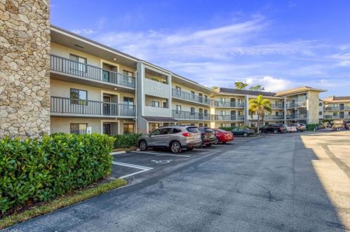 5741 Gage Ln, Naples FL 34113-3548 exterior