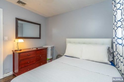 390 Jersey Ave, Fairview NJ 07022-1200 exterior