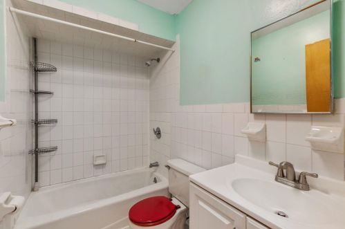 210 St, Union City NJ 07087-6306 exterior