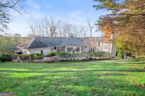 30 Chevaux Ct, Atlanta GA  30342-1944 exterior