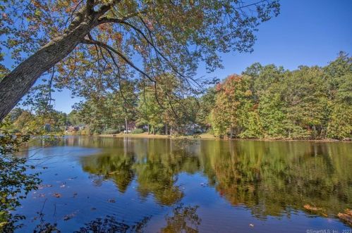 173 Cottage Rd, Enfield CT 06082-2209 exterior