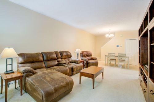 803 Braunworth Ct, Chaska, MN 55318-3242