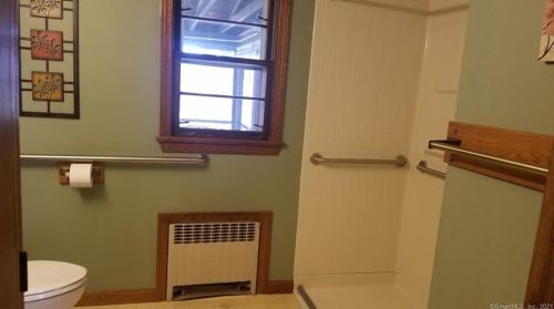 5 Sunset Dr, Enfield CT 06082-1973 exterior