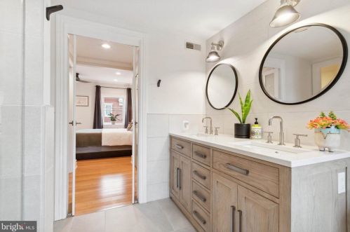 769 24 St, Philadelphia PA 19130-2539 exterior