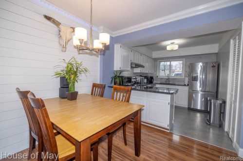 805 Kirts Blvd, Troy MI 48084-4825 exterior