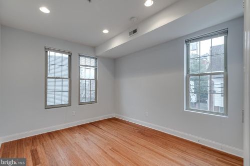 2401 Carpenter St, Philadelphia PA 19146-2418 exterior