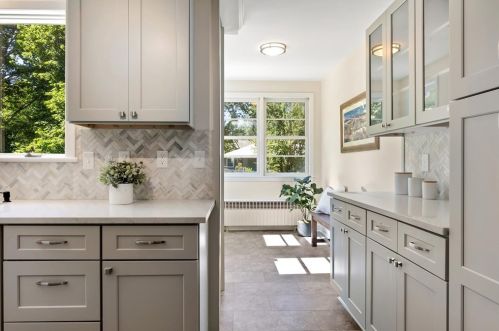 165 Chadwick St, North Andover MA 01845-1705 exterior