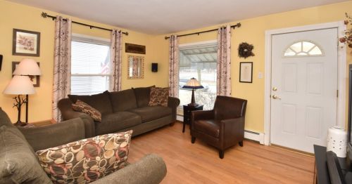 9544 Metcalf Pl, Milwaukee, WI 53222-2652