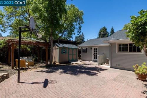 1126 Crowe Pl, Concord CA 94518-1712 exterior