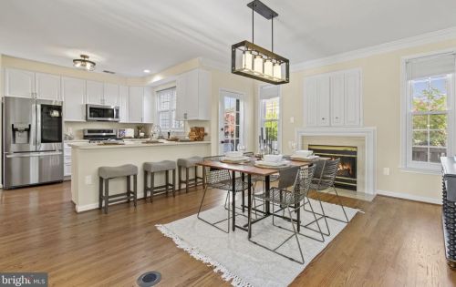 7433 Dunnington Pl, Alexandria VA  22315-5248 exterior