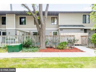 1109 Landmark Trl, Hopkins MN  55343-7965 exterior