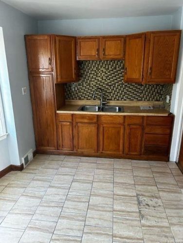 25468 Lehigh St, Dearborn Heights MI  48125-1529 exterior