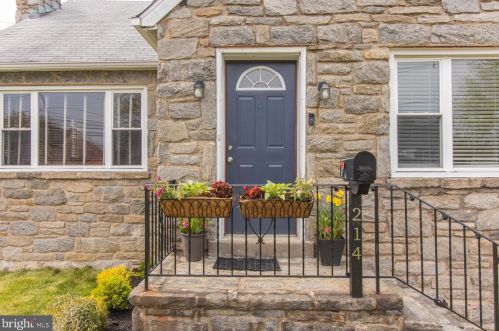 214 Brookhaven Rd, Chester, PA 19015-1638