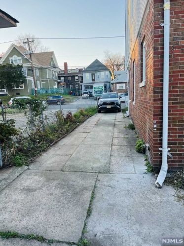 551 29th St, Paterson NJ  07504-1813 exterior